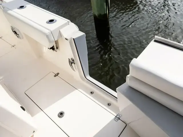 Cobia Boats 320 CC