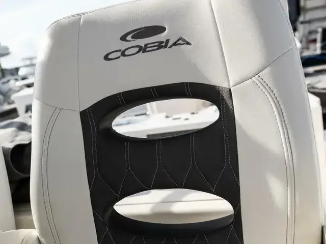 Cobia Boats 320 CC