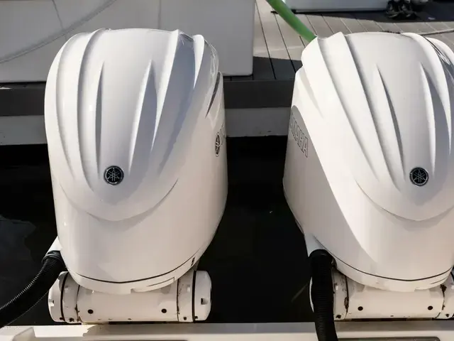 Cobia Boats 320 CC