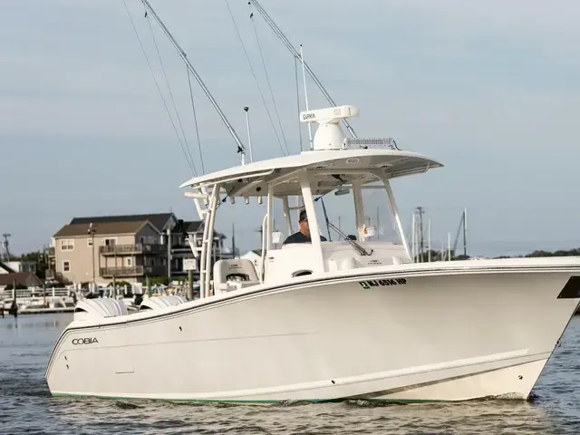 Cobia Boats 320 CC