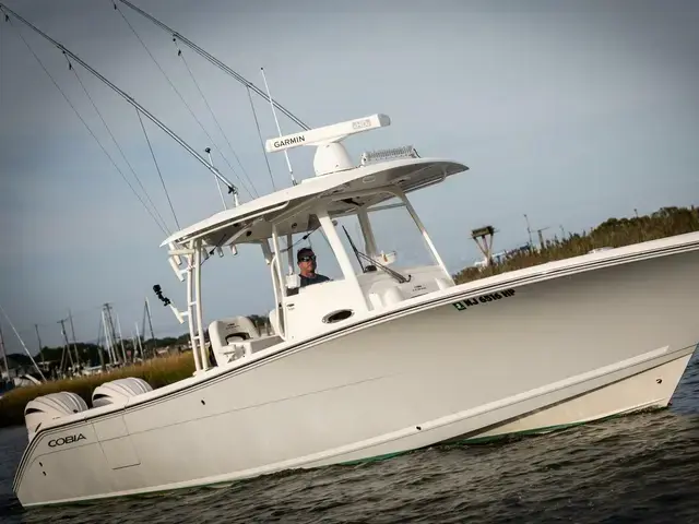 Cobia Boats 320 CC