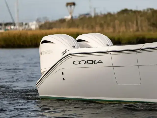 Cobia Boats 320 CC