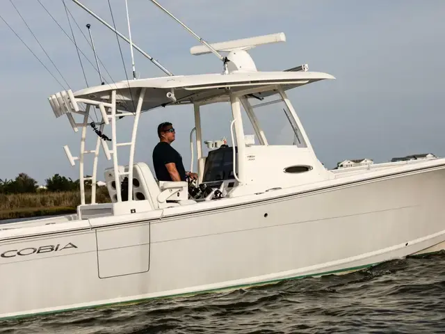 Cobia Boats 320 CC