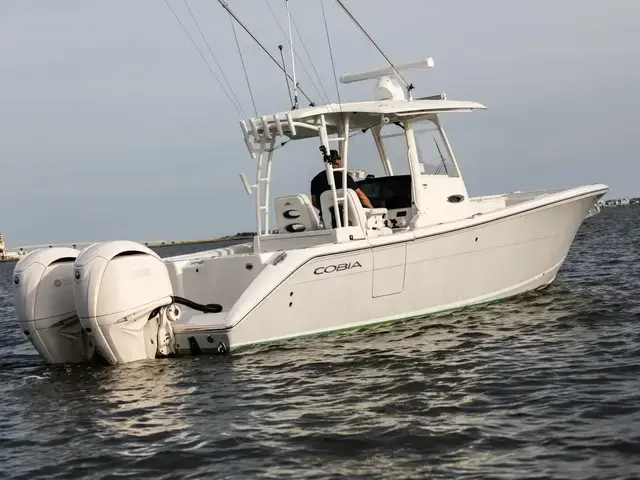 Cobia Boats 320 CC