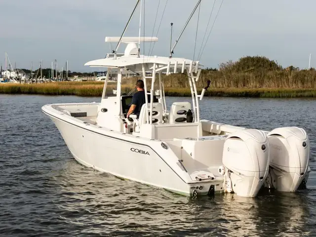 Cobia Boats 320 CC