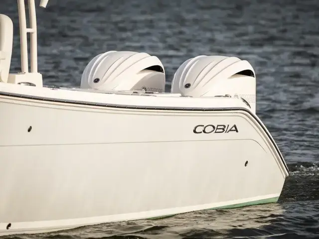 Cobia Boats 320 CC