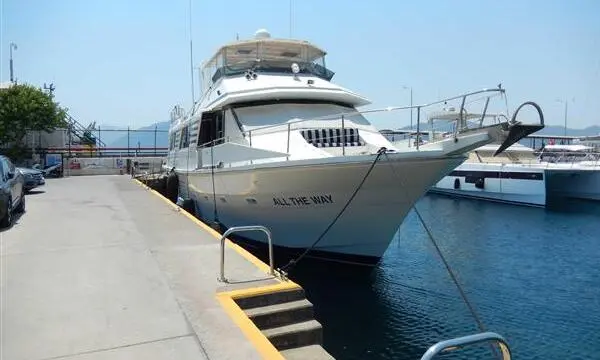 1990 Kha Shing cockpit motoryacht