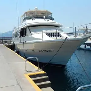 1990 Kha Shing Cockpit Motoryacht