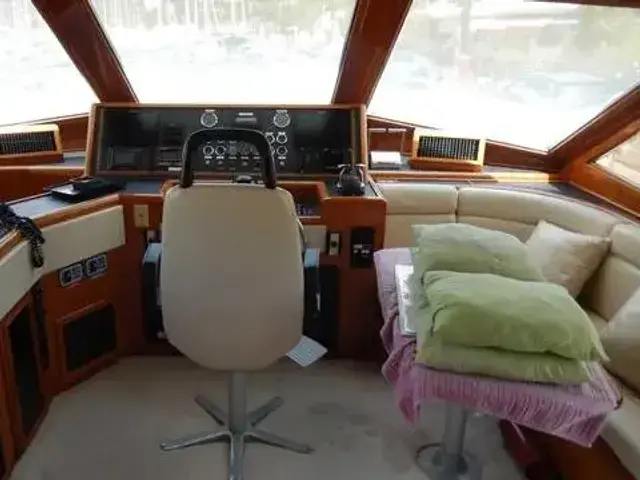 Kha Shing Cockpit Motoryacht