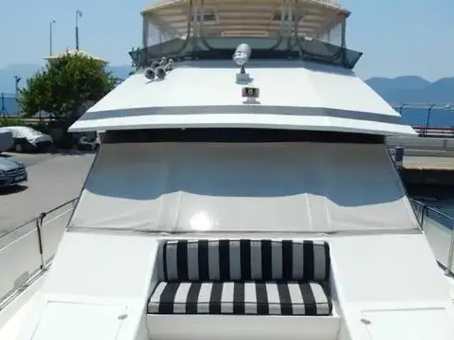 Kha Shing Cockpit Motoryacht