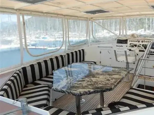 Kha Shing Cockpit Motoryacht