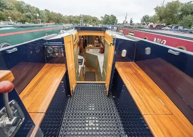 Narrowboat Finesse Boats - Jonathan Wilson -