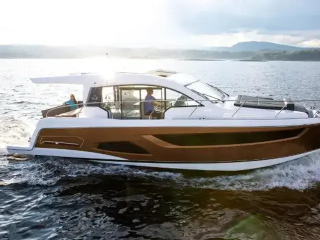 Sealine C390