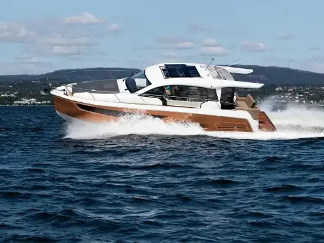 Sealine C390