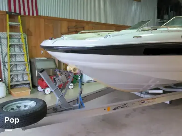 Crownline Deck Boat 220 Ex