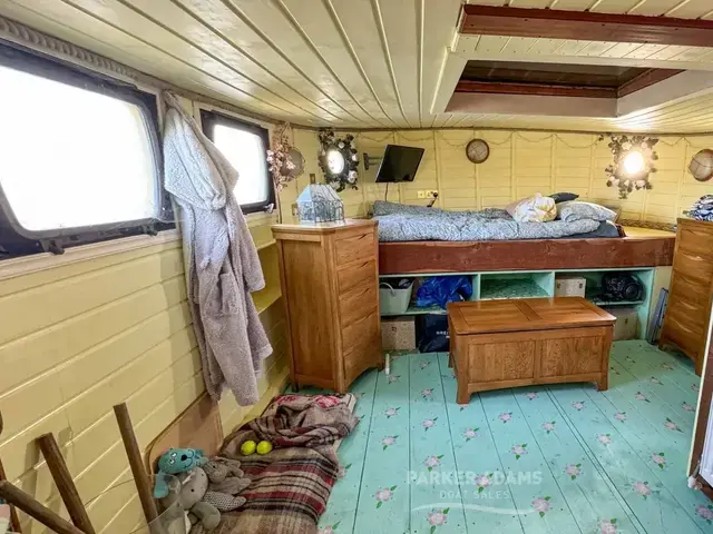 Stevenson Houseboat