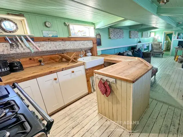 Stevenson Houseboat