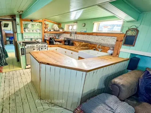 Stevenson Houseboat