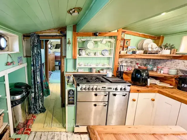 Stevenson Houseboat