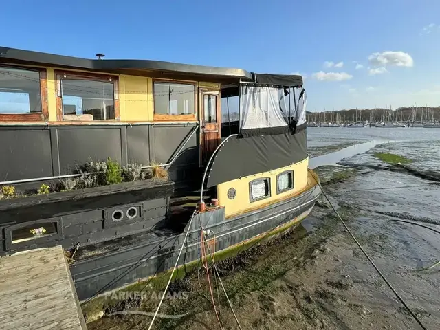 Stevenson Houseboat