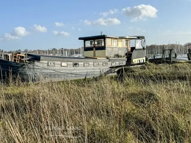 Stevenson Houseboat