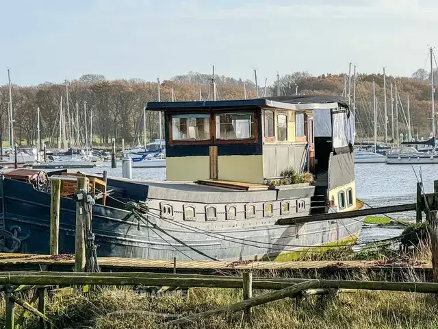 Stevenson Houseboat