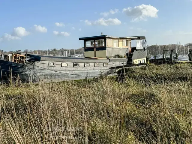 Stevenson Houseboat