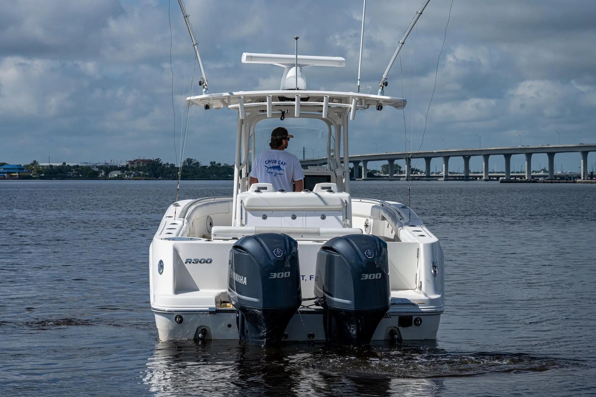 2015 Robalo r300 center console