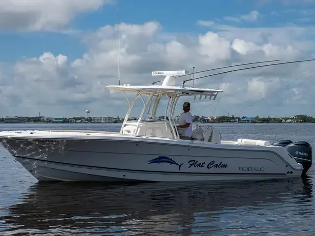 Robalo R300 Center Console