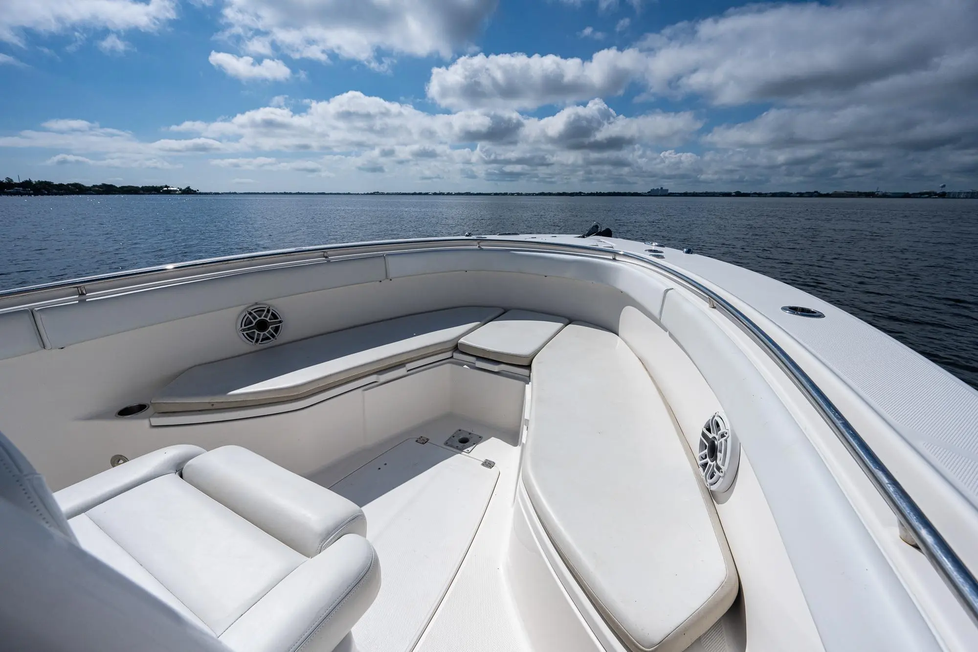 2015 Robalo r300 center console