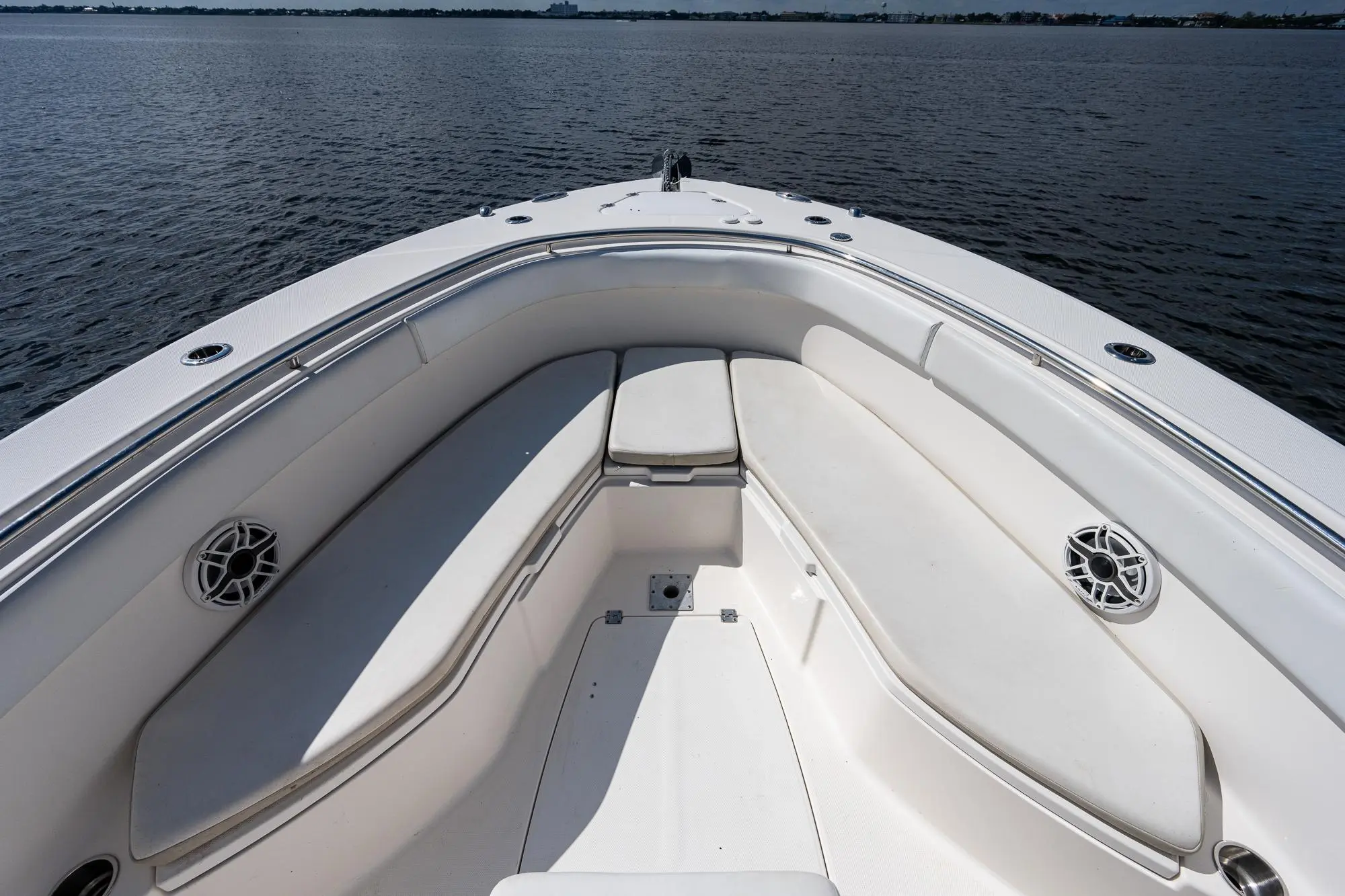 2015 Robalo r300 center console