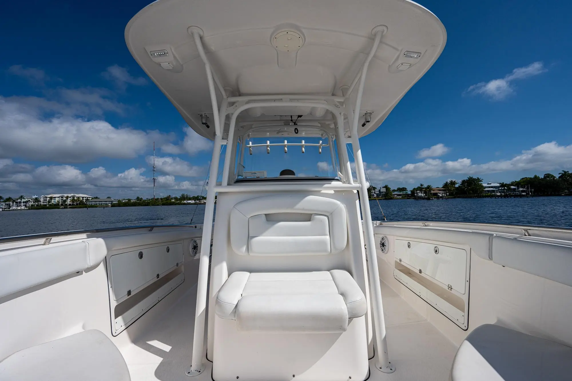 2015 Robalo r300 center console