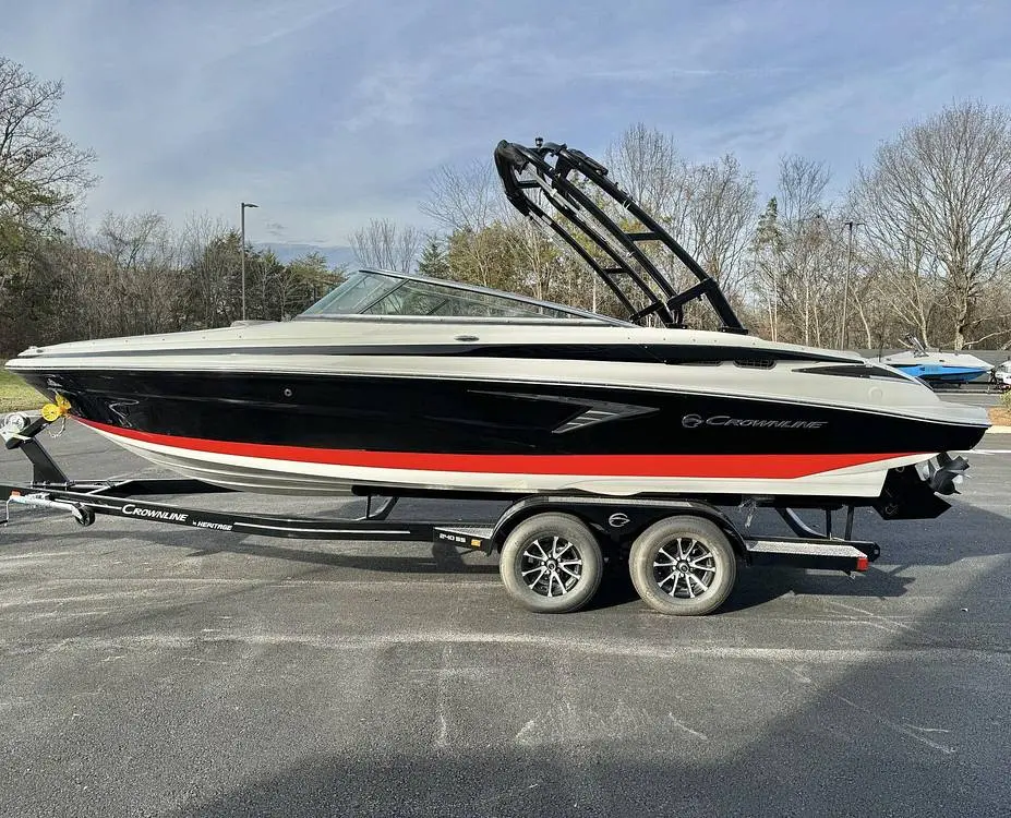 2023 Crownline 240 ss