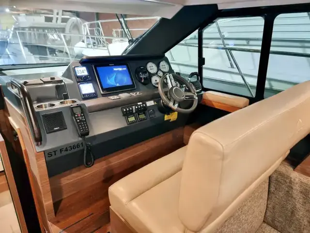 Sealine F380