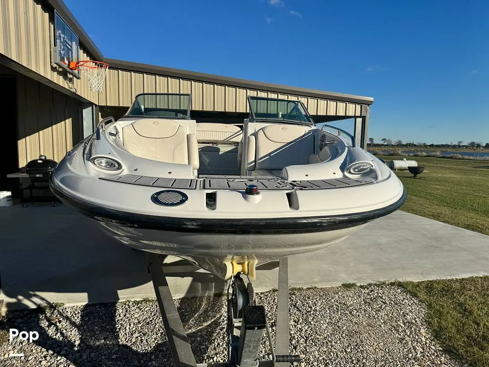 2005 Crownline 220 ex