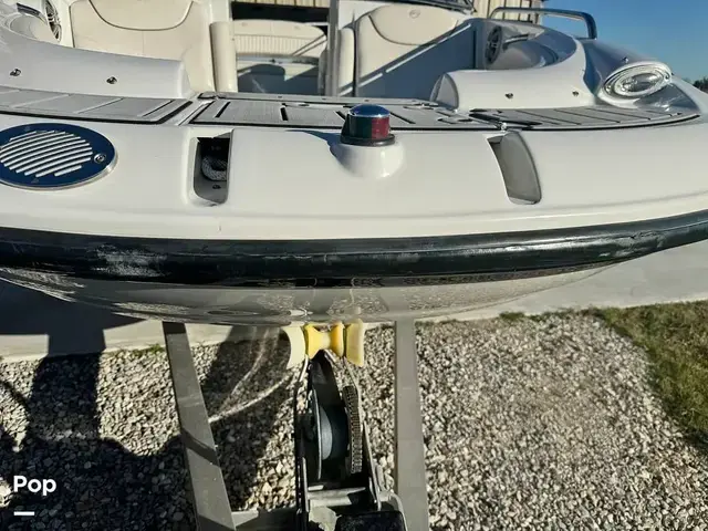 Crownline Deck Boat 220 Ex