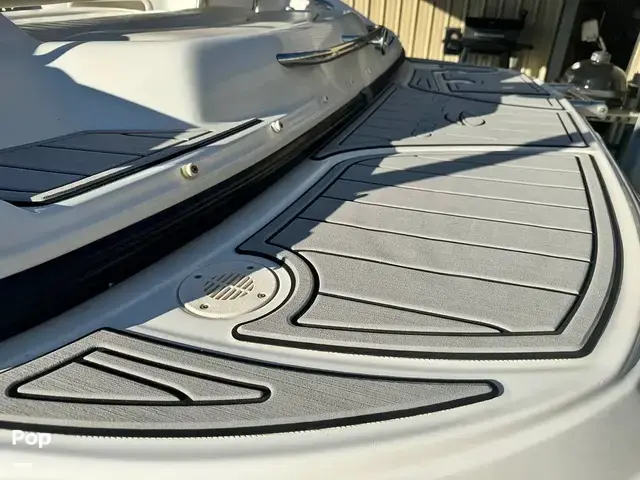 Crownline Deck Boat 220 Ex