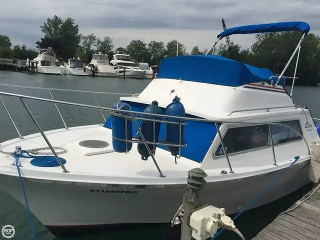 Luhrs 280 Flybridge Cruiser