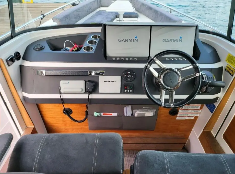 2019 Axopar 28 cabin