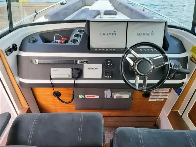 Axopar 28 Cabin