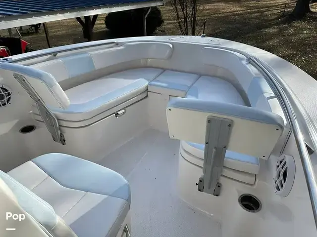 Robalo R200