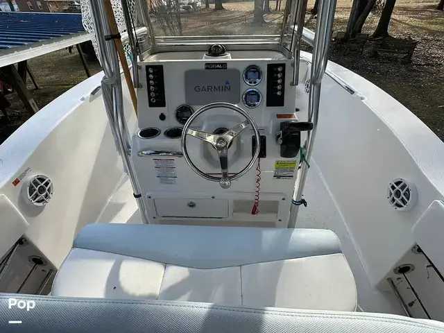 Robalo R200