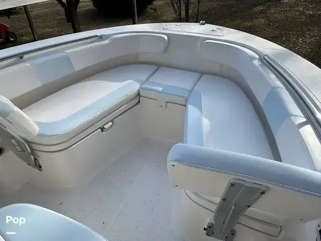 Robalo R200