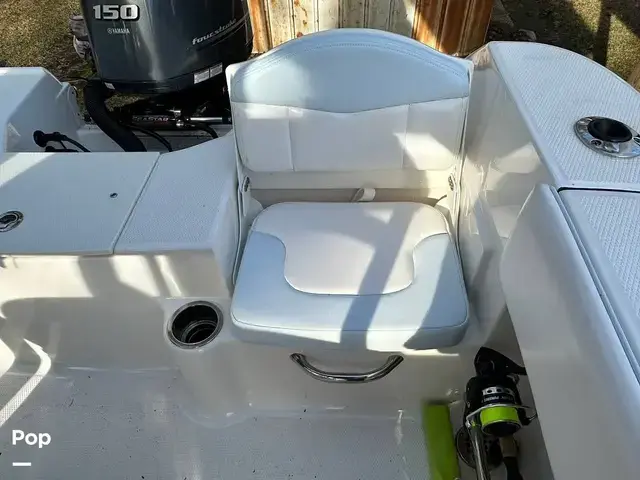 Robalo R200