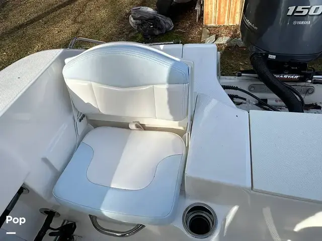 Robalo R200