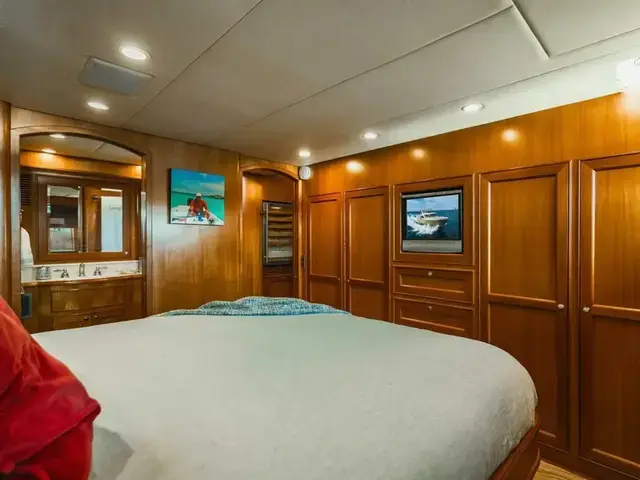 Offshore Yachts 72 Pilot House