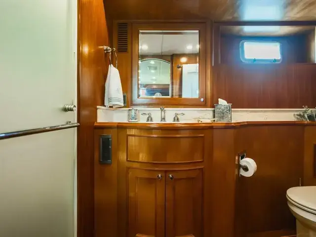 Offshore Yachts 72 Pilot House