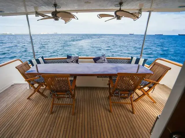 Offshore Yachts 72 Pilot House