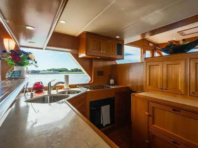 Offshore Yachts 72 Pilot House