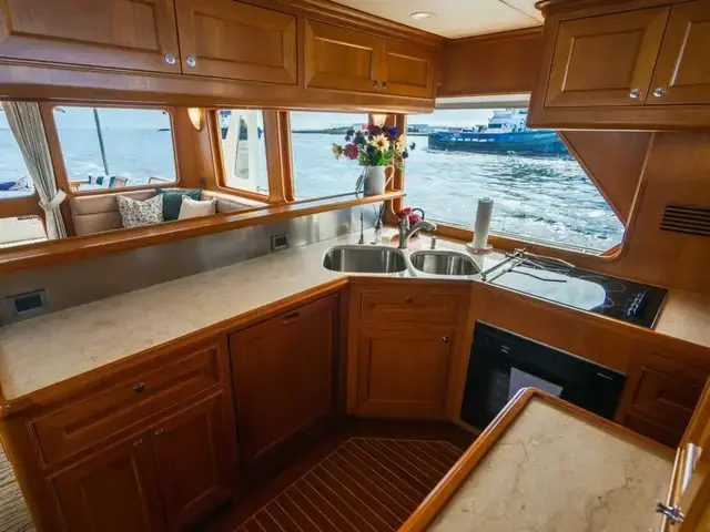 Offshore Yachts 72 Pilot House